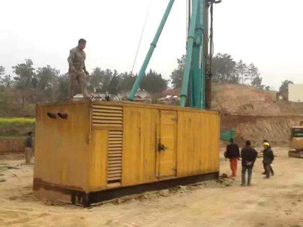 牟定如何判断水冷式机油散热器密封件是否需要更换？